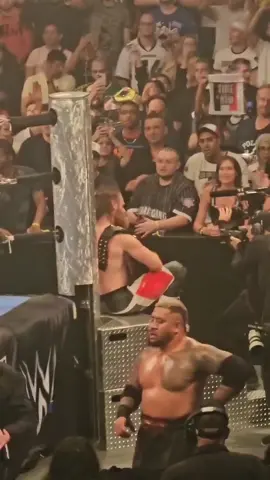ce moment ou je célèbre le titre champion USA avec le drapeau de la France à côté de Samy zayn 🫡🥳🎉🇨🇵🇺🇲#WWE #wwefrance #smackdown #catch  #samyzayn @WWE @LDLC Arena 
