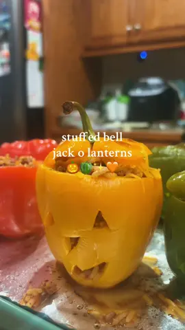 stuffed bell jack o lanterns 🫑✨🎃 #fallrecipes #falldinnerideas #fyp #MomsofTikTok #momlife @Carissa 
