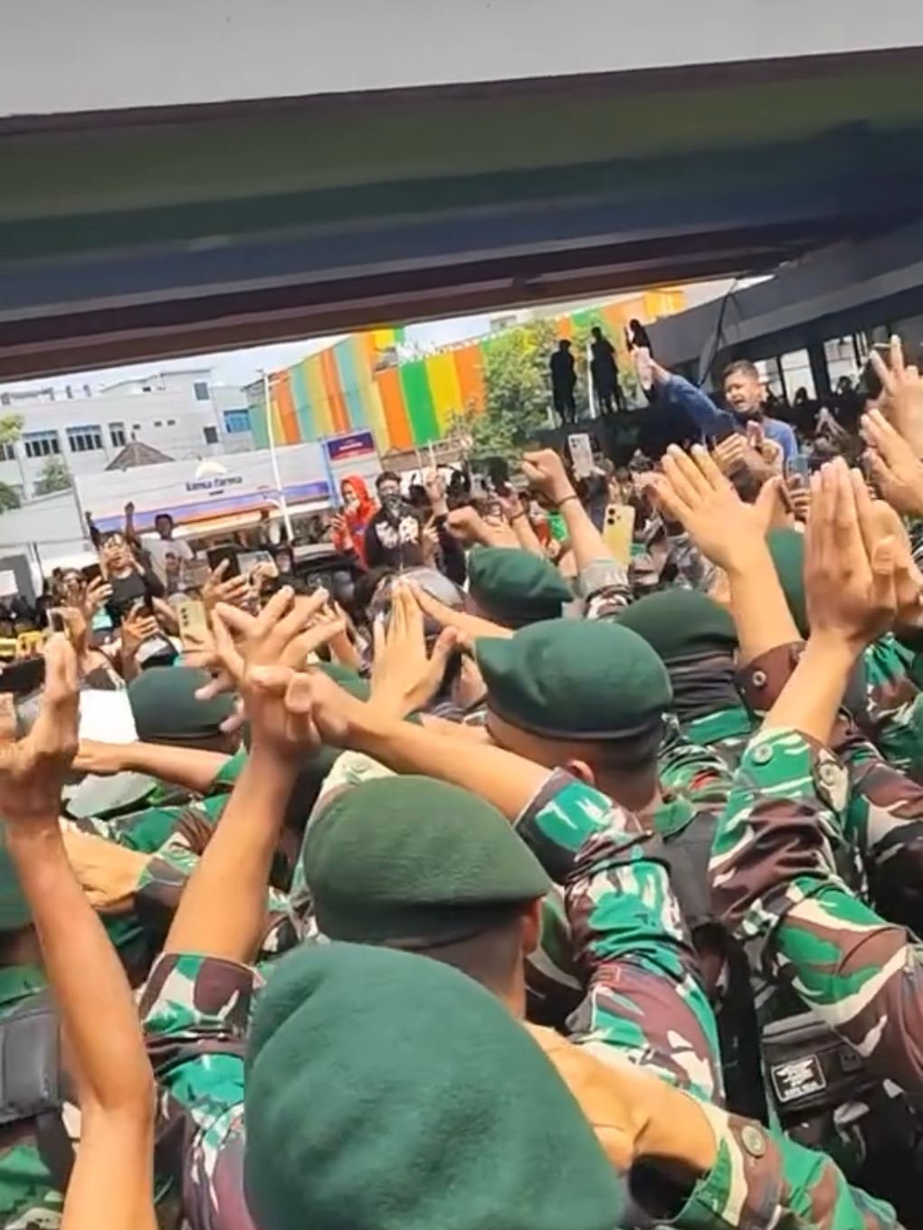 TNI BERSAMA RAKYAT  #fyp #tniindonesia🇮🇩 #tikuskantor 