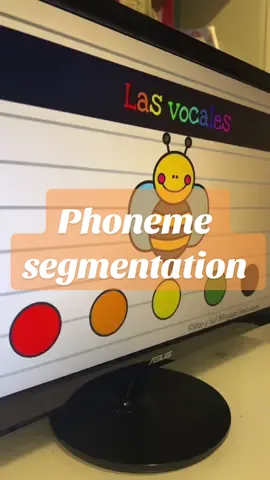 Our dual-language students get a lot of attention on sílabas when they are learning to read. But don’t forget that individual sounds (phonemes) are also important skills that can be used in both languages.  This and other resources are available inside Pa’Lante Biliteracy membership. You can grab the link in my bio ⬆️  #palantemembership #maestrabilingüe #biliteracy #duallanguage #duallanguageteacher 