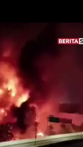 JIKA KITA INGIN PERUBAHAN  KADANG LANGKAH YANG BESAR KITA PERLU AMBIL  SEMOGA DAMAI NEGERI INI#gedung DPR dibakar#demo viral#demo membakar gedung DPR viral#DPR viral