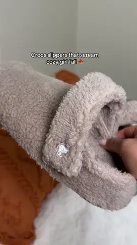 #crocsslippers #fuzzyslippers #TikTokMadeMeBuyIt #cozyszn #fallmusthaves 