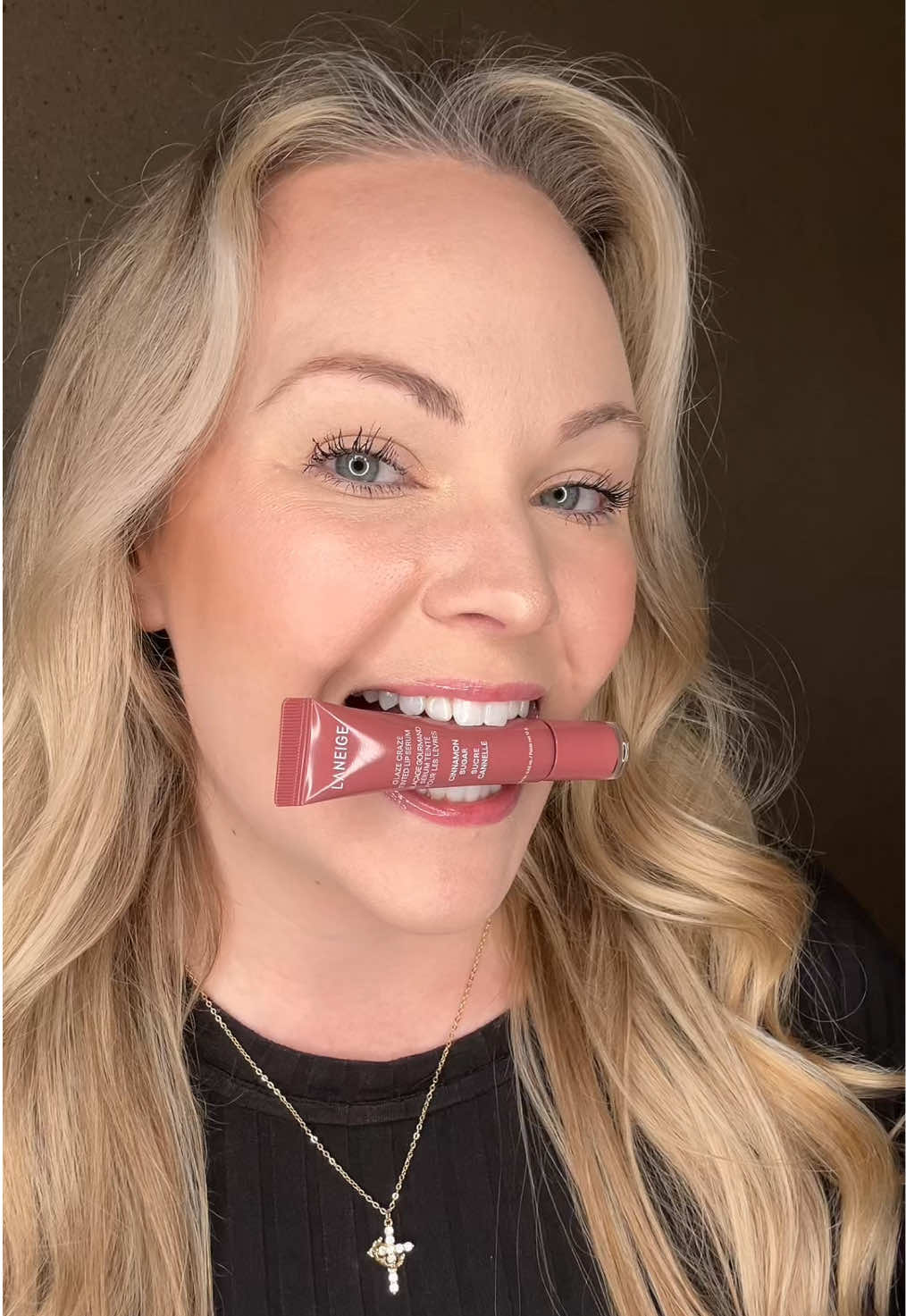 Lip gloss that makes your teeth look whiter! #lipgloss #lipstick  #falldealsforyou #tiktokshopblackfriday #tiktokshoplabordaysale @laneige_us 