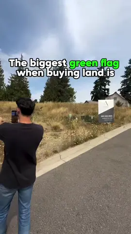 The biggest green flag when finding a lot to build on👀🏡 I’ve built over 240 units in the last 5 years and I’ve started teaching people how to do the same.   Click the link in my bio to receive my FREE pdf on how to build a home in 7 steps   DM me ‘1-1’ to work with us to build your first home!   #explore #build #realestate #newconstruction #development 