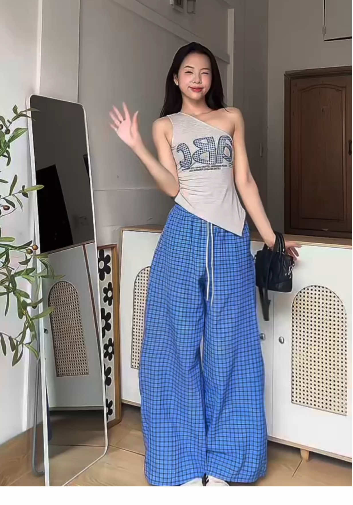 Outfit xinhh với e quần kẻ ống rộng này #1m68review #setquan #quanke #quanongrong #aolechvai 