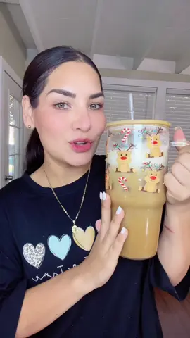 - ¡Día de fiesta, sorbos felices! Vaso tumbler navideño con diseño festivo, perfecto para tus bebidas frías o calientes. - #TumblerNavidad #RegaloPerfecto #tiktokshopcreatorpicks  #tiktokshoplaborday  -#NavidadConEstilo