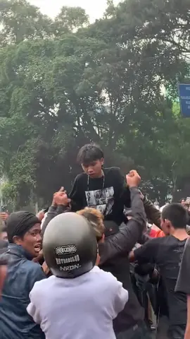 Fajar sadboy ikut demo😂#demo2025 #demo #demo29agustus2025 #ripdemokrasiindonesia 