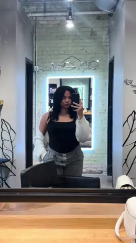 Cutest salon, best stylist 💇🏽‍♀️ #blowout #hairtok #haircare #naturalhair 