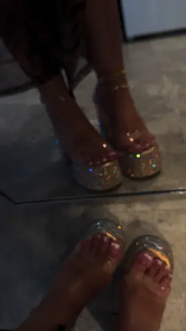Omggggggggg😍😍😍 @Andri Shoetique LLC @AndriShoetique Official LLC #andrishoetiqueofficial #platformsandals #sparklyheels #heels #tiktokshop 