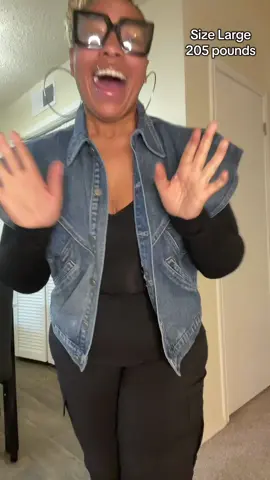 Perfect fall denim jacket/ vest! #tiktokshop #tiktokshopfinds #denimjacket #fallfashion 