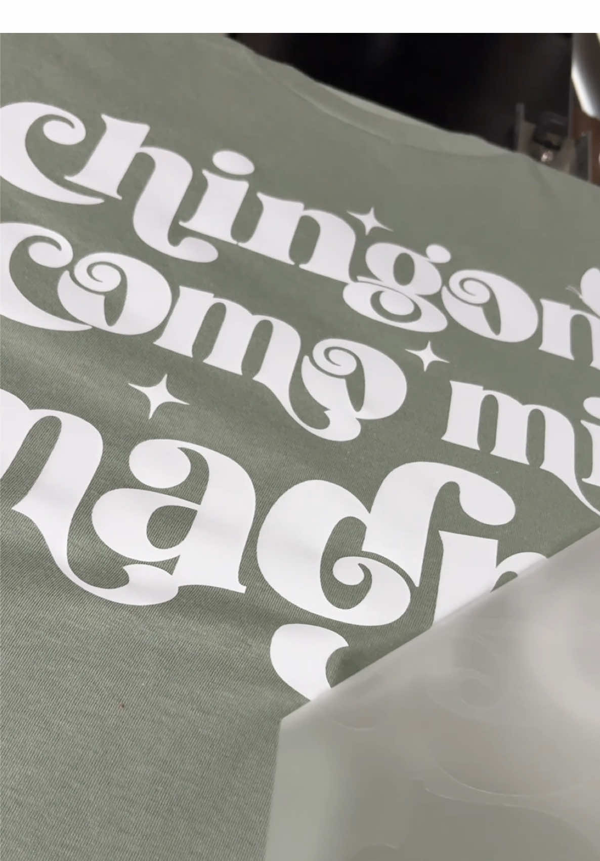 ✨CHINGONA COMO MI MADRE✨ porque gracias a ella soy quien soy 🫶🏻 #chingonacomomimadre #graphictees #ellaesmimadre #camisaspersonalizadas #chingonavibes 