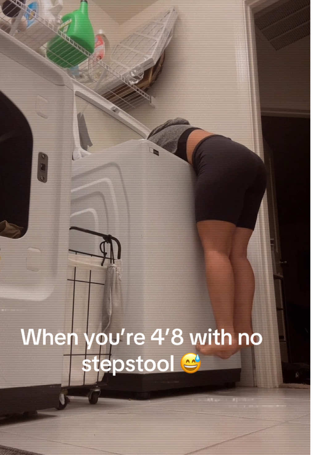 The  struggles of being a shorty 😅 #shortpeopleproblems #shorty #fy #nothingbeatsajet2holiday 