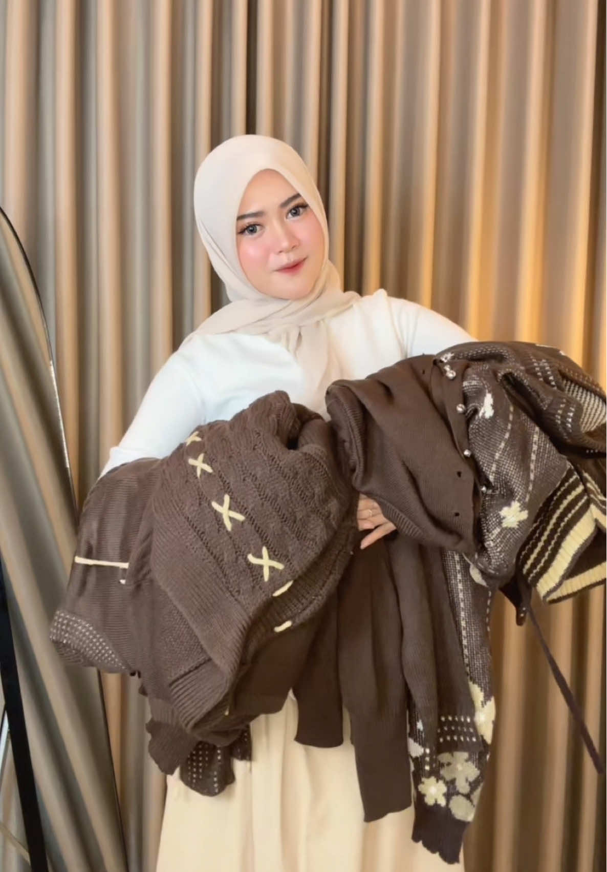 spill atasan rajut warna coklat mahogany🤩🤎  #atasan #atasancoklat #atasancoklatmahogany #rajut #rajutpremium #outfitrajut #ootdrajut #outfitinspo 