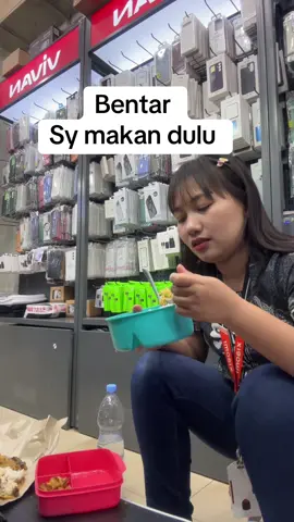 Harus makan dulu #lewatberanda #makan 