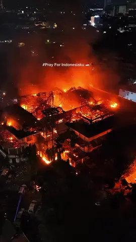 kondisi terkini gedung DPRD makassar hanngus dilahab si jago merah,turut prihatin🥀#demonstrasi #DPR #beritatiktok #prayforindonesia #prabowosubianto 