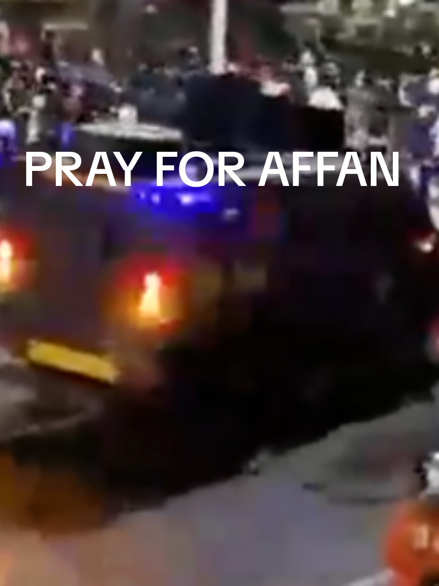 Affan Kurniawan (18 Juli 2004 – 28 Agustus 2025) adalah seorang pengemudi ojek daring asal Indonesia. Ia meninggal dunia setelah ditabrak dan dilindas oleh kendaraan taktis jenis Barakuda milik Satuan Brigade Mobil (Brimob) Kepolisian Daerah Metro Jaya pada saat unjuk rasa di sekitar Gedung DPR/MPR RI, Jakarta Pusat pada 28 Agustus 2025.[2] Peristiwa ini memicu unjuk rasa yang lebih besar di berbagai tempat di Indonesia, sekaligus mendapat perhatian luas dari masyarakat, media nasional, perusahaan transportasi daring, dan kepolisian. #pray #for #affan #grab #ojol 