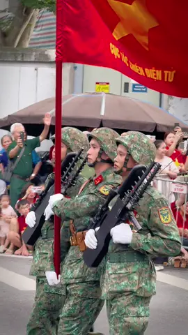 Không bõ công camp xuyên đêm để gặp được xít rịt bản giới hạn LHH  #RangRoVietNam #a80 #lehoanghiep #TaniLeeStudio 