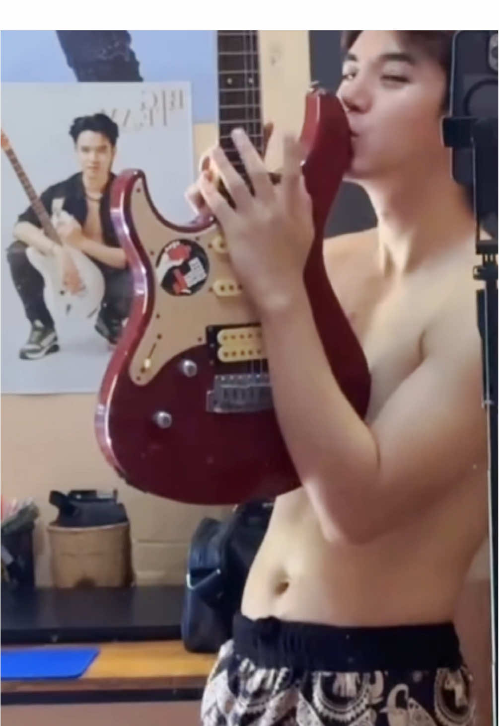 Cây đàn guitar 🎸 