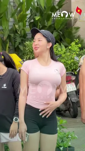 Cô gái với vóc dáng chuẩn chỉnh càng nhìn càng cuốn xuất hiện tại sự kiện Fun Run #Meowentertainment #meownetwork #Tiktokgiaitri #FunRun #pacecoffee #Runmatic 