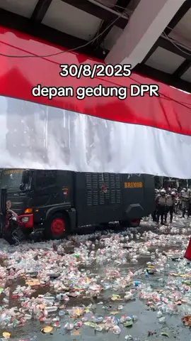 rakyat vs DPR,polri #rakyat #demo #dpr #polri #fyp #fyppppppppppppppppppppppp #suara #gedungdpr 
