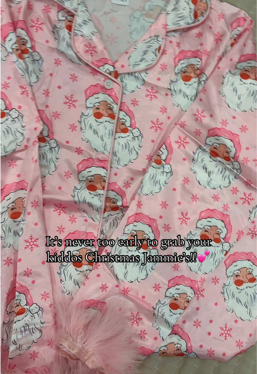 The sweetest Santa Jammie’s!! #pajamas #fashion #winterfashion #holidays #ปีใหม่ทริปใหม่ 
