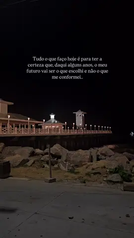 Confia naquele que escreve teus dias