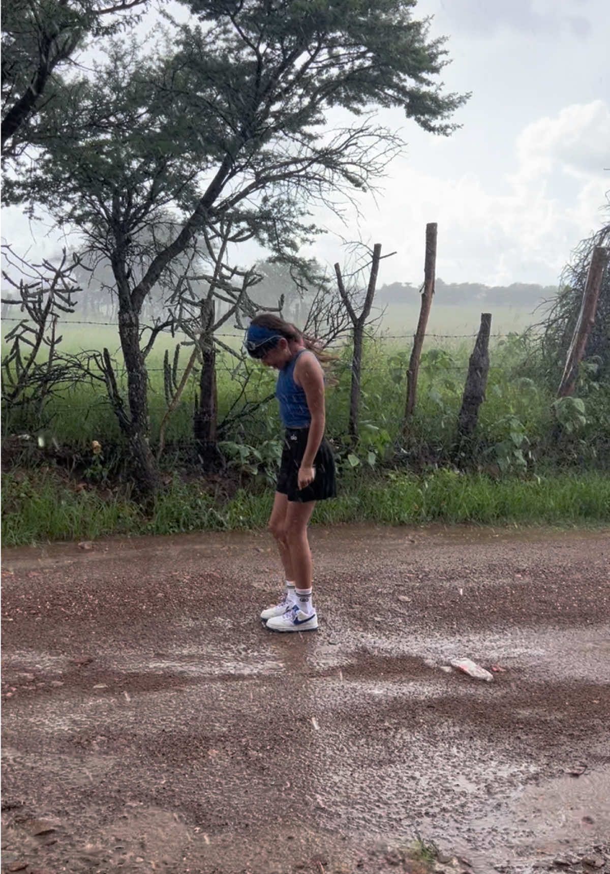 Lluvia en mi rancho #humor #feliz #comomefacinalavudaderancho #funny
