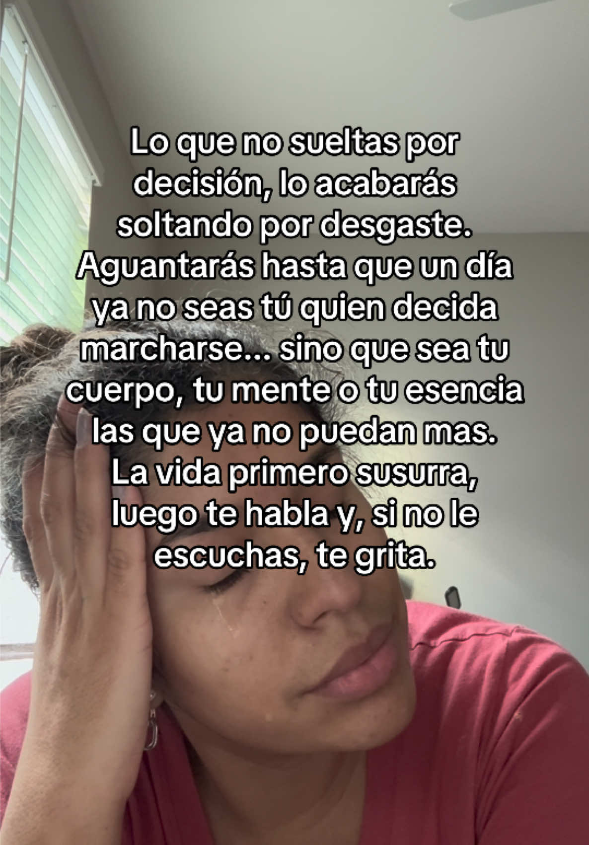 Admiro a las mujeres que SE VAN. Punto. No me importa si te fuiste la primera vez que te faltó al respeto o si tardaste diez años, cinco rupturas, tres 