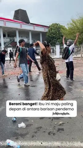 ketika ibuu ikut demo #jakarta #fyp #fypシ゚ #fyppppppppppppppppppppppp 