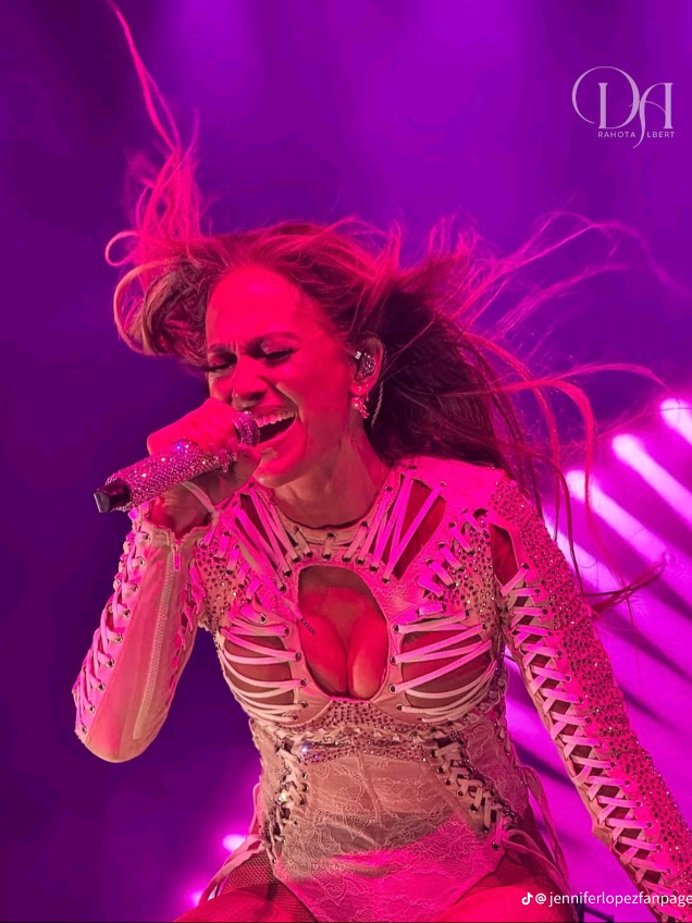 Jennifer lopez here is one of my best shows ever😭❤️#jlo #jenniferlopezedit #jlopez #jloconcert #jenniferlopezfan 