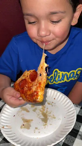 Trying @CurrosPizzaEP - Definitely the best pizza in town!! Run don’t walk!! #pizza #chickenwings #review #restaurant #local 
