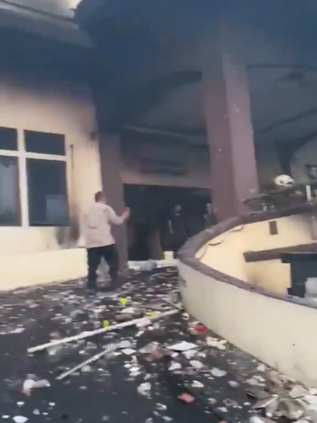 kondisi terkini polda metro jaya setelah di demo massa #poldametrojaya #jakarta 
