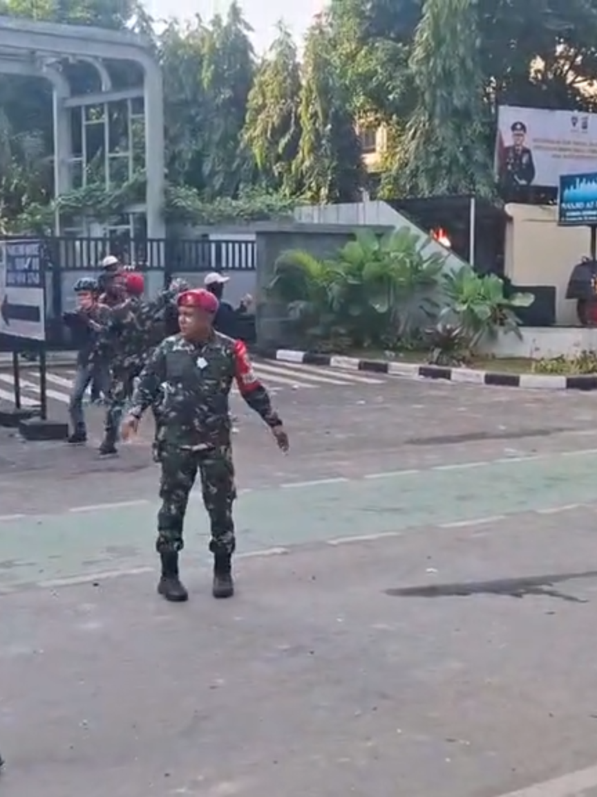 ##makobrimob#demorusuh#TNITURUNTANGAN