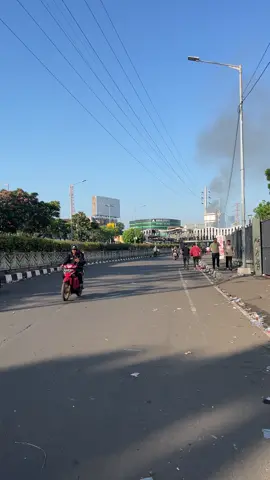 Kondisi sekitar halte senen pagi ini #haltesenen #haltesenentoyotarangga #demo #fyppppppppppppppppppppppp 