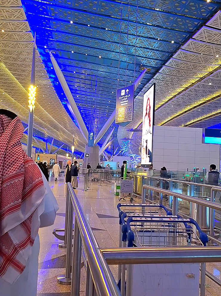 Airport announcement #airporteffect  #airportview  #جده_مطار_الملك_عبدالعزيز_الدولي🔥  #المملكه_العربيه_السعوديه🇸🇦  #creatorsearchinsights 