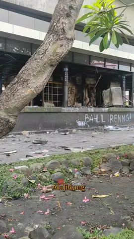 Halte Senen Sabtu pagi