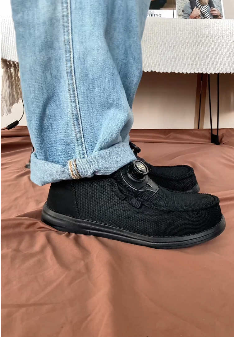 Lightweight safety shoes are suitable for a variety of scenarios#safetyshoes #workshoes #sneakers #steeltoeshoes #stylish #constructionshoes 