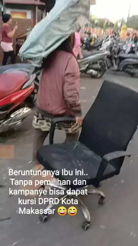 Beruntung banget yaa bu.. Tanpa pemilihan dan kampanye bisa dapat kursi DPRD Kota Makassar 😂😂 #tiktokfypシ #dpr #tiktokviral #fyp #fyppppppppppppppppppppppp 