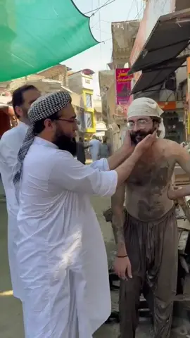 جمعیت علماء اسلام ضلع سوات کے سیکرٹری جنرل اعجاز خان  اور سیکرٹری اطلاعات مفتی محمد صادق صاحب نے مینگورہ کے مشہور چینہ مارکیٹ کا دورہ کیا، جہاں انہوں نے سیلاب سے متاثرہ دکاندار بھائیوں سے ملاقات کی اور ہر ممکن تعاون کی یقین دہانی کرائی۔ جمعیت علماء اسلام ضلع سوات سیلاب متاثرین کے ساتھ ہر قدم پر کھڑی ہے۔