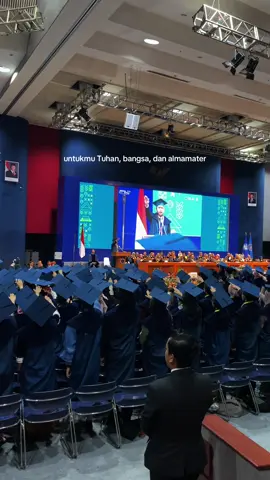 salam ganesha terakhirku sebagai mahasiswa. what a ride, ITB!🌟 #wisuda #itb #classof2025  - it’s my dad’s pov, thanks dad for documenting this :)