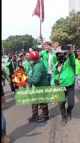 Respect ,, Jauh jauh dari inggris ke indonesia bule ini mau ikut demo Ojol 😅 #Demoojol  #manchesterunited  #liverpoolfc 