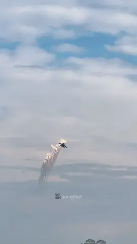 Su30-MK2 thả bẫy nhiệt trên bầu trời Thủ đô sáng ngày 30/08 🇻🇳🇻🇳🇻🇳 #vietnam #tuhaovietnam #mung2thang9 #a80 #su30mk2 