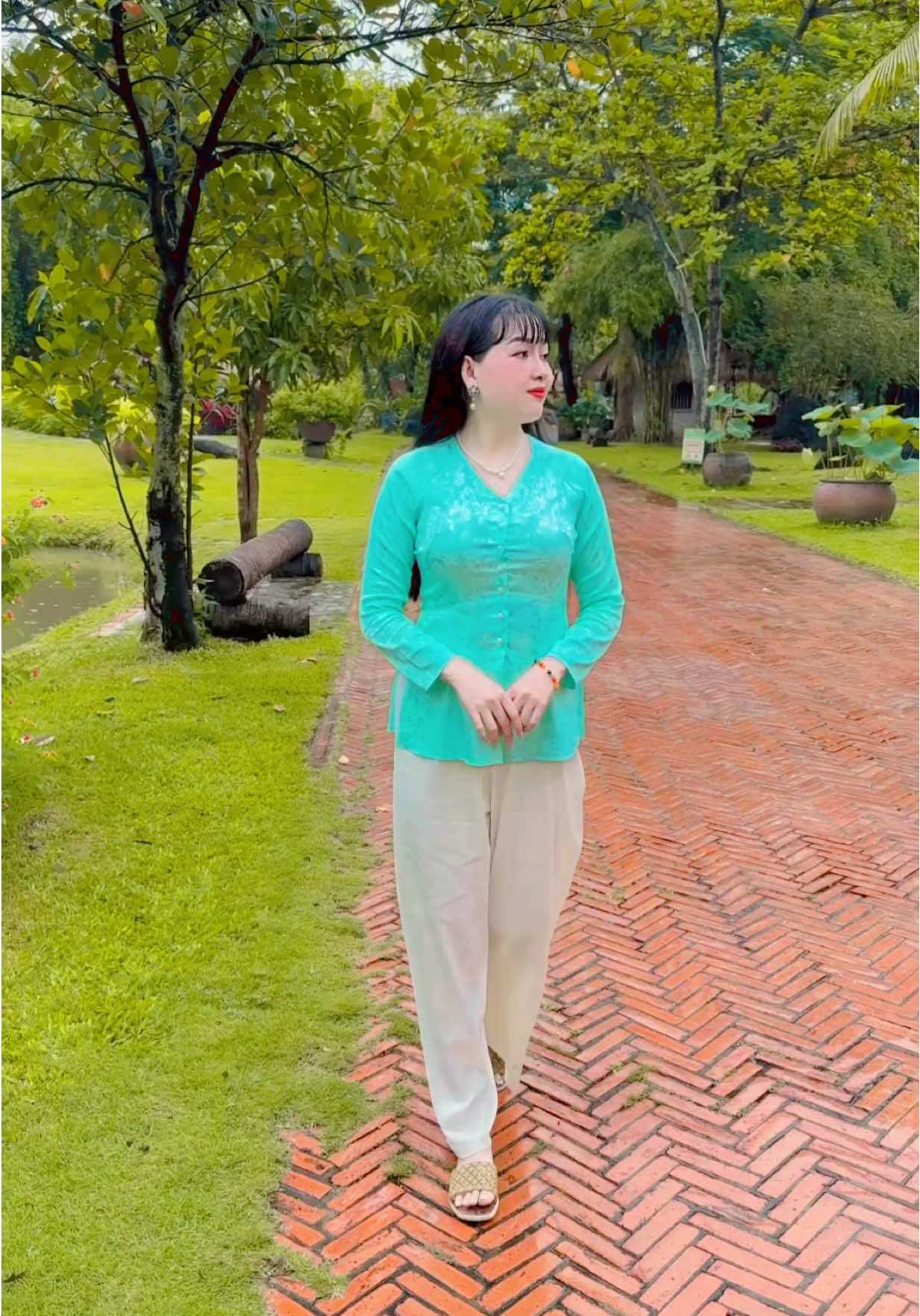 Chọn sai người thì phải mạnh mẽ.Chọn đúng người thì làm em bé.🥰🥰#xuhuong #idol #côtưdânca #dâncamiềntây💞💞 #haihuocvuinhon 
