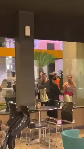 PENDEMO DAERAH SURABAYA PUSAT SAMPAI BERIMBAS DI DALAM MALL SURABAYA PLAZA, Semoga lekas membaik kota surabayaku