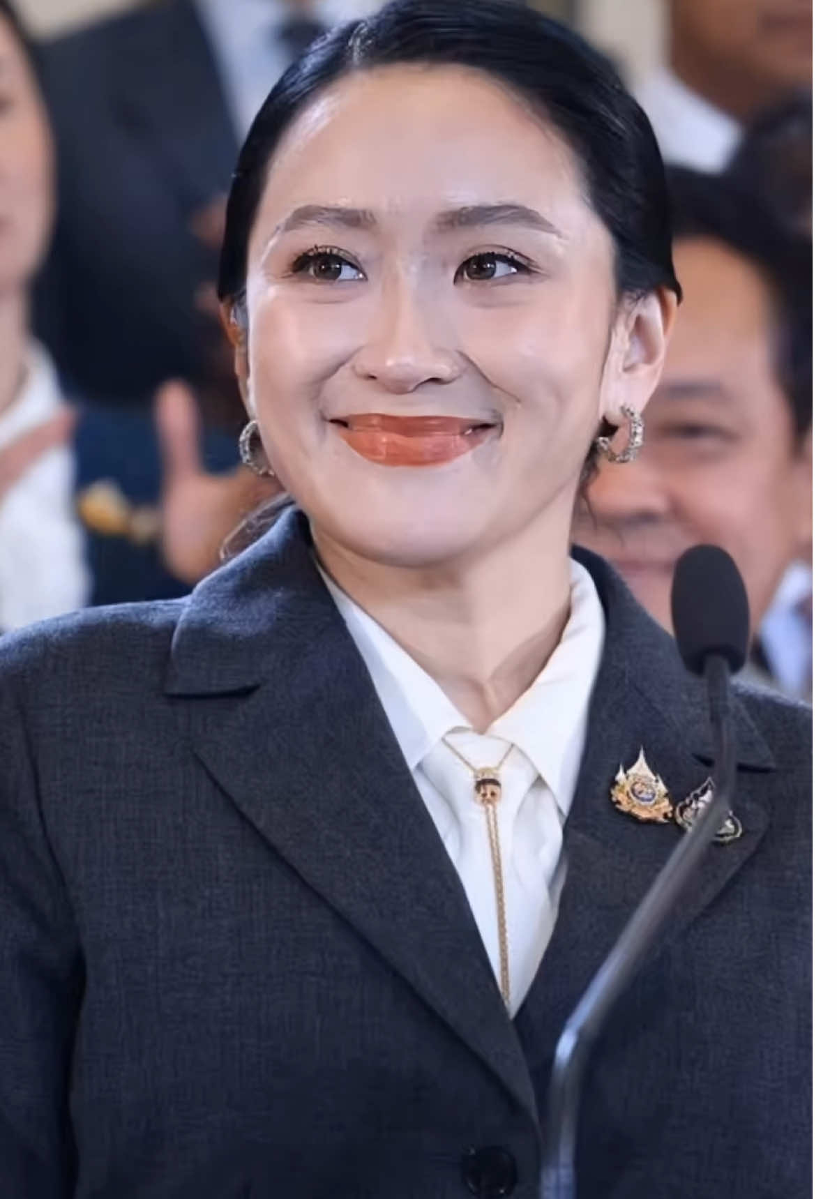 Nói sao cho hết chữ thương với chị Ing đây. Cố lên nhé C #ingshin21 . Mọi người ở bên chị , yêu thương chị vì con người chị hiền lành, giỏi giang, phúc hậu, 1 lòng lo cho người dân của mình , vì thế cho dù chị không còn làm Thủ Tướng nữa thì  mọi người vẫn luôn ở bên và tình cảm dành cho chị sẽ mãi không thay đổi.🇻🇳❤️#ingshin21 #thutuongthailan #thutuongthailan #thutuongthailan 