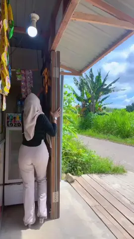 jd binian tu serba salah , kd langkar disambatii kd bisa bamasak disambatii , apalah daya aku yg muha kd rata ne mendadar hintalu gen hangit😆
