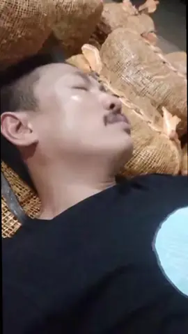 Pejuang KELUARGA... 🙏 #MotivasiHiidup #TetapSemangat #KontenKreator #SekedarKonten #fypシ゚ 