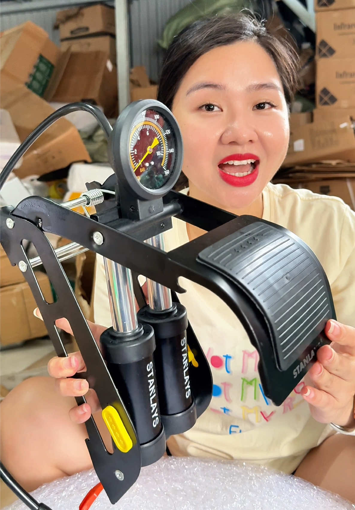 Bơm đạp chân tiện lợi, bơm xe đạp, xe máy, bơm tiện lợi. #bomdapchan #bomxedap #bomxemay #xuhuong #bongbuongbinh 