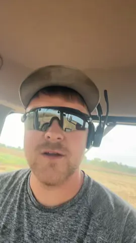 Thankful the rain stayed away and we could finish up baling hay and get to the corn field to start moving grain @Raindrop_app #fyp #farmtok #harvest25 #caseih 