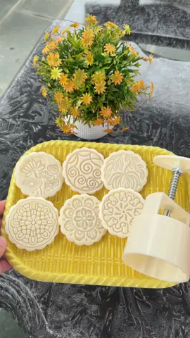 Khuôn làm bánh trung thu tại nhà có nhiều mẫu xinh lắm mng ơi#trungthu#khuonlambanhtrungthuhinhhoa #khuonlambanhtrungthudep #khuonbanhtrungthumini 